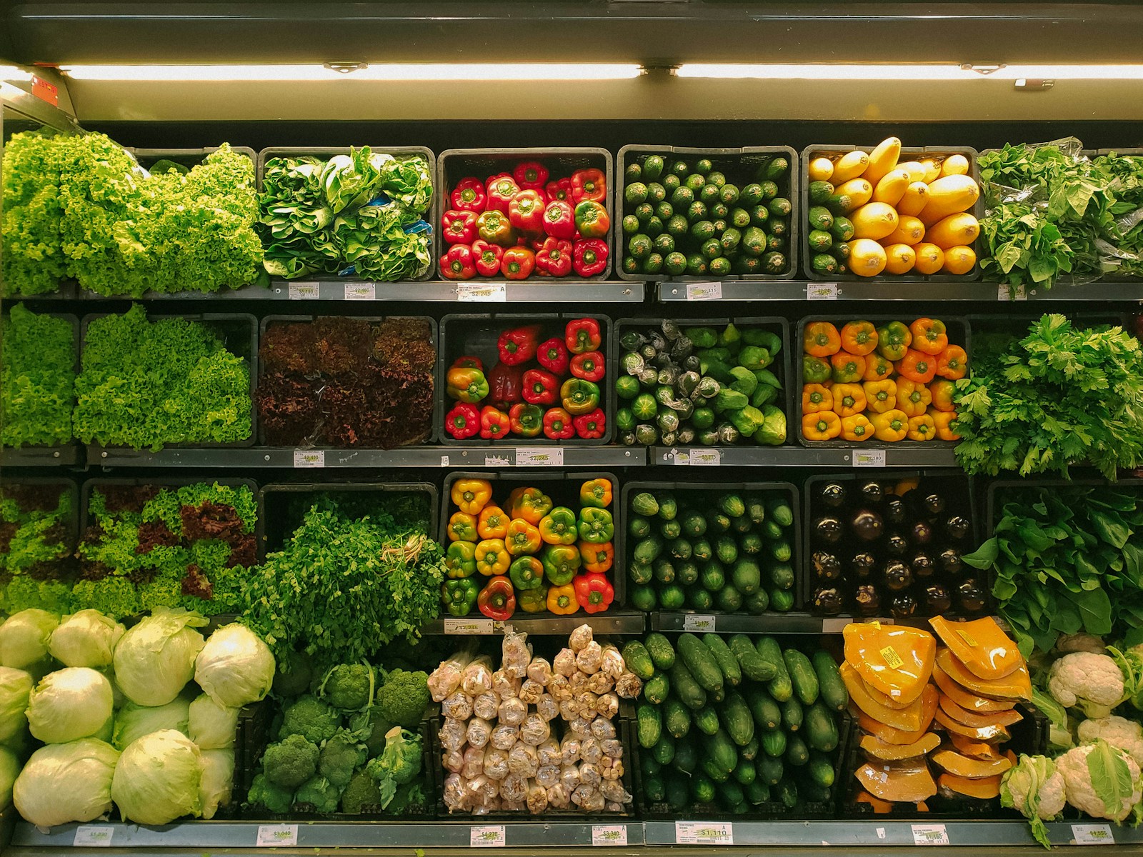 Food inflation climbs, squeezing UK household budgets